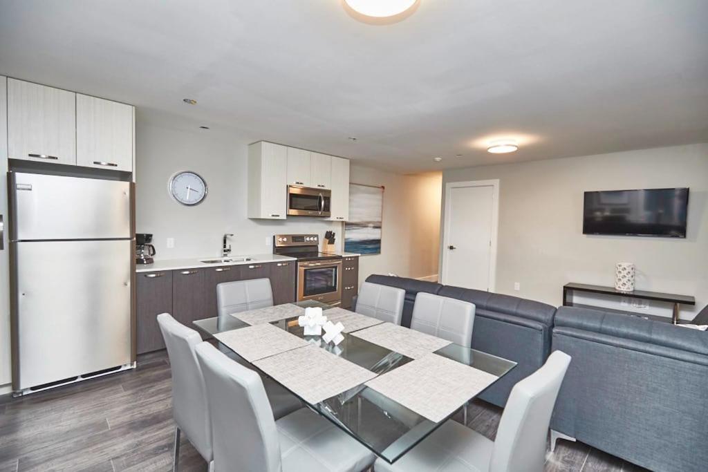 Clifton Hill Hideaway 4b - Two Bedroom Apartment Niagara Falls