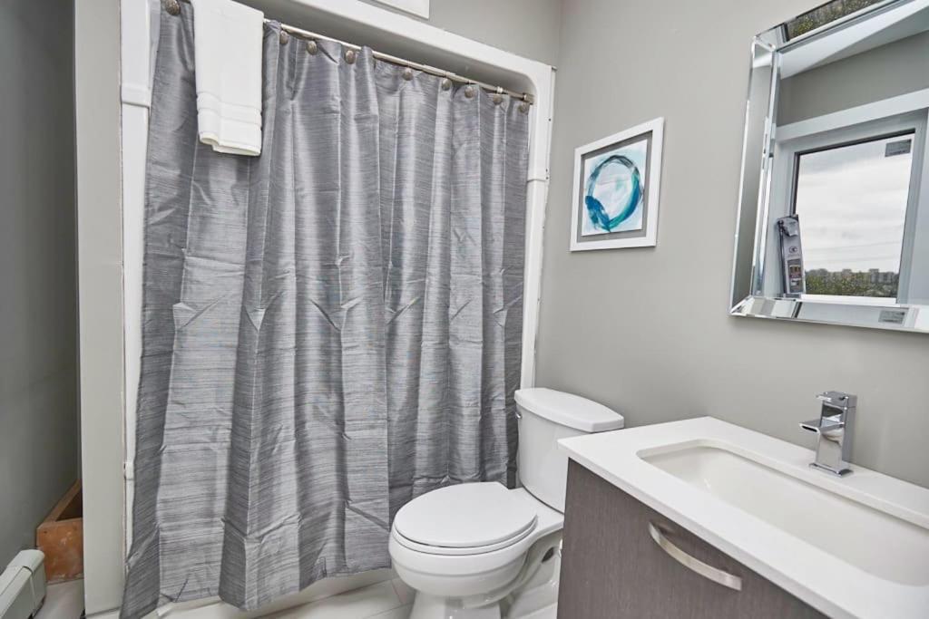 Clifton Hill Hideaway 4b - Two Bedroom Apartment Niagara Falls